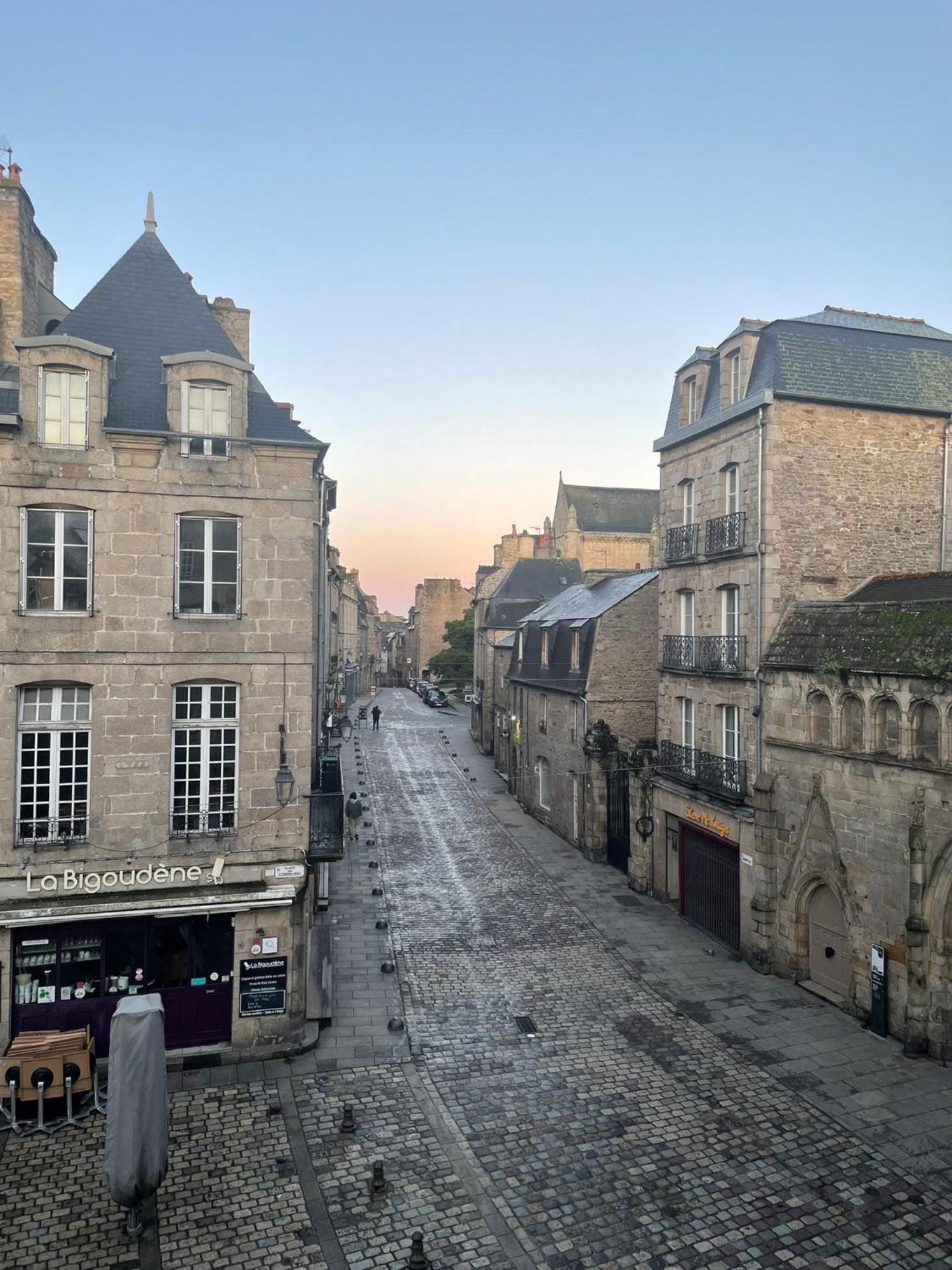Spacieux Appartement Au Coeur Du Centre Historique De Dinan Exterior foto
